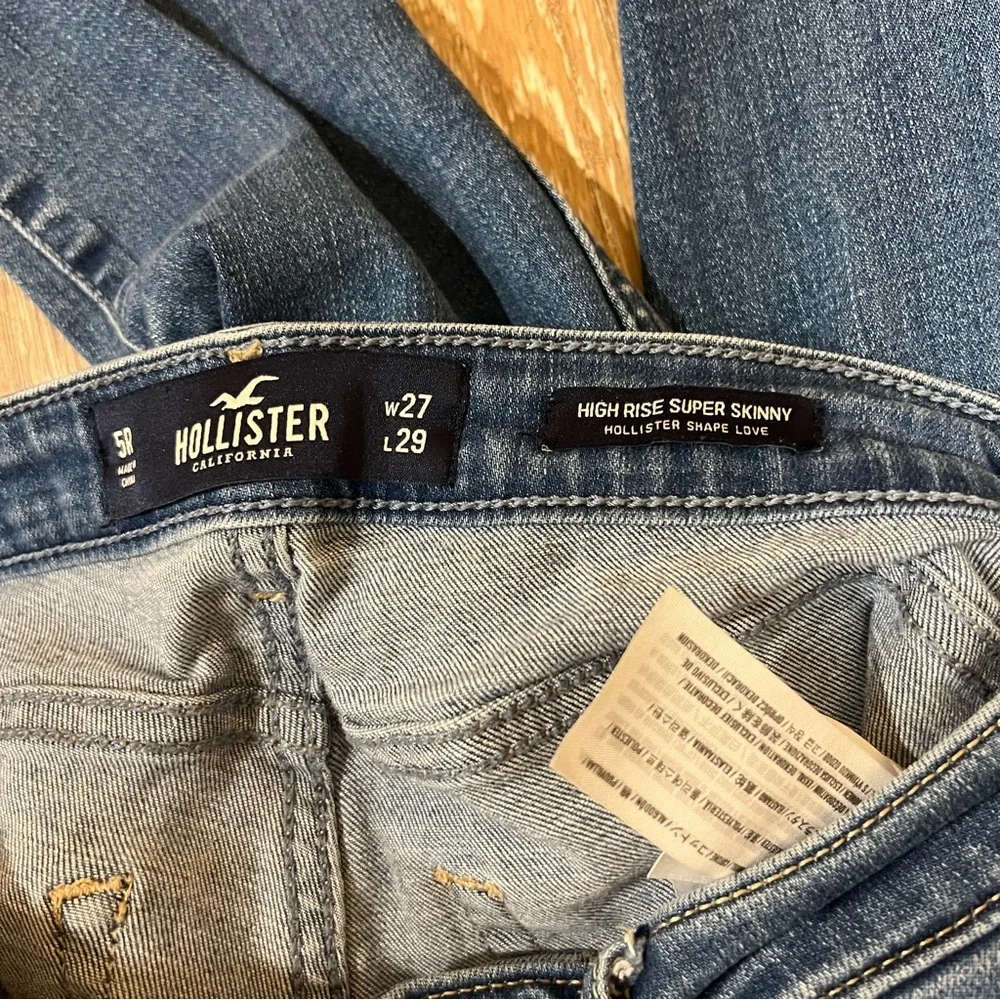 Hollister Distressed Jeans - Picture 5 of 5